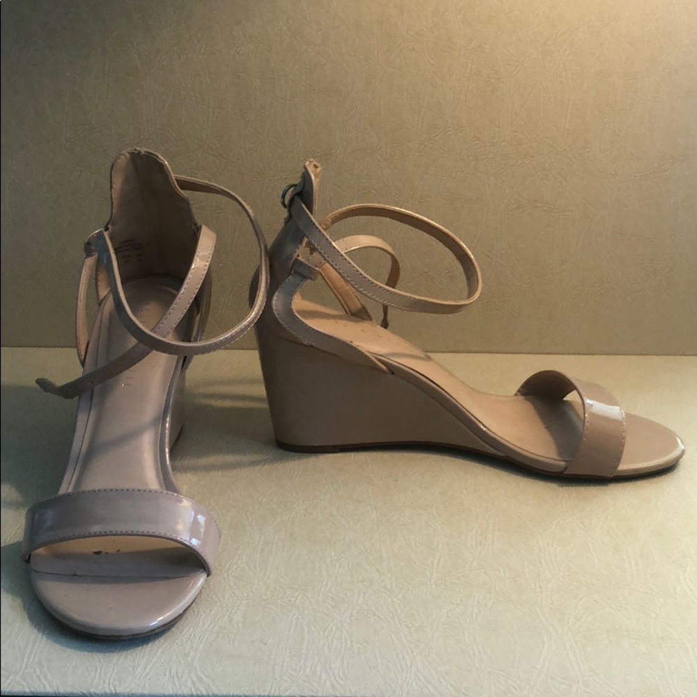 Nude Wedges